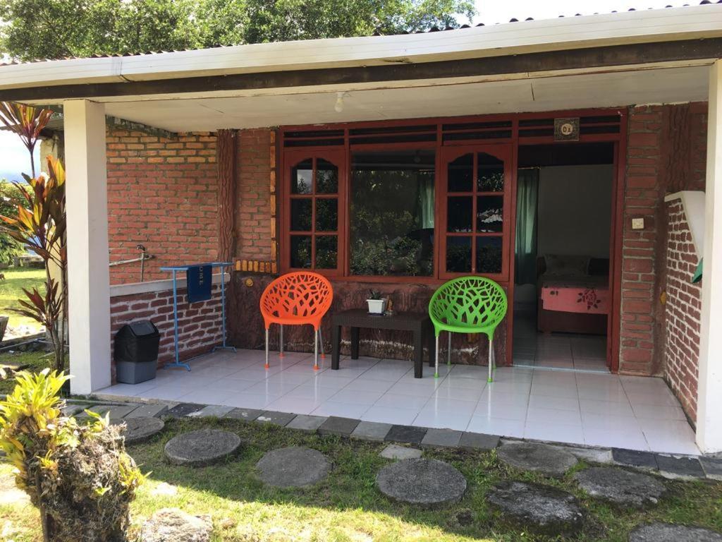 Hisar Guest House Tuktuk Siadong Bagian luar foto